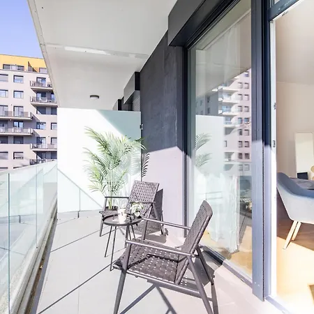 Balcony - Modern - Very Comfy *