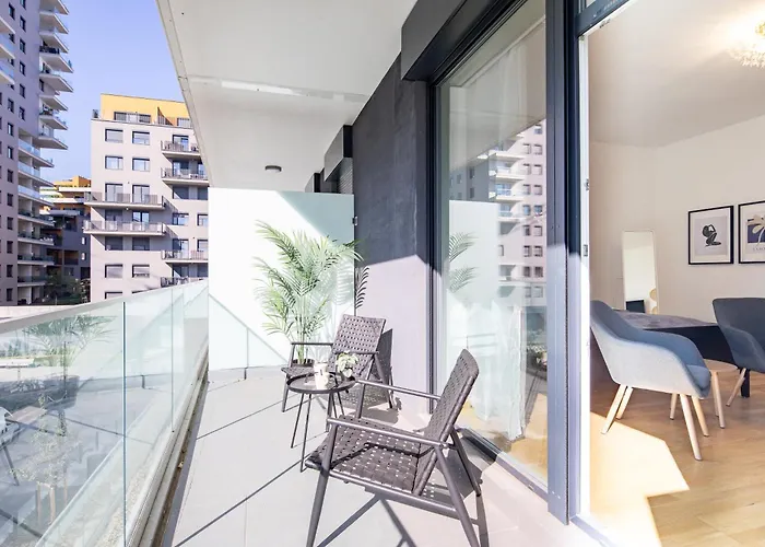 Balcony - Modern - Very Comfy *